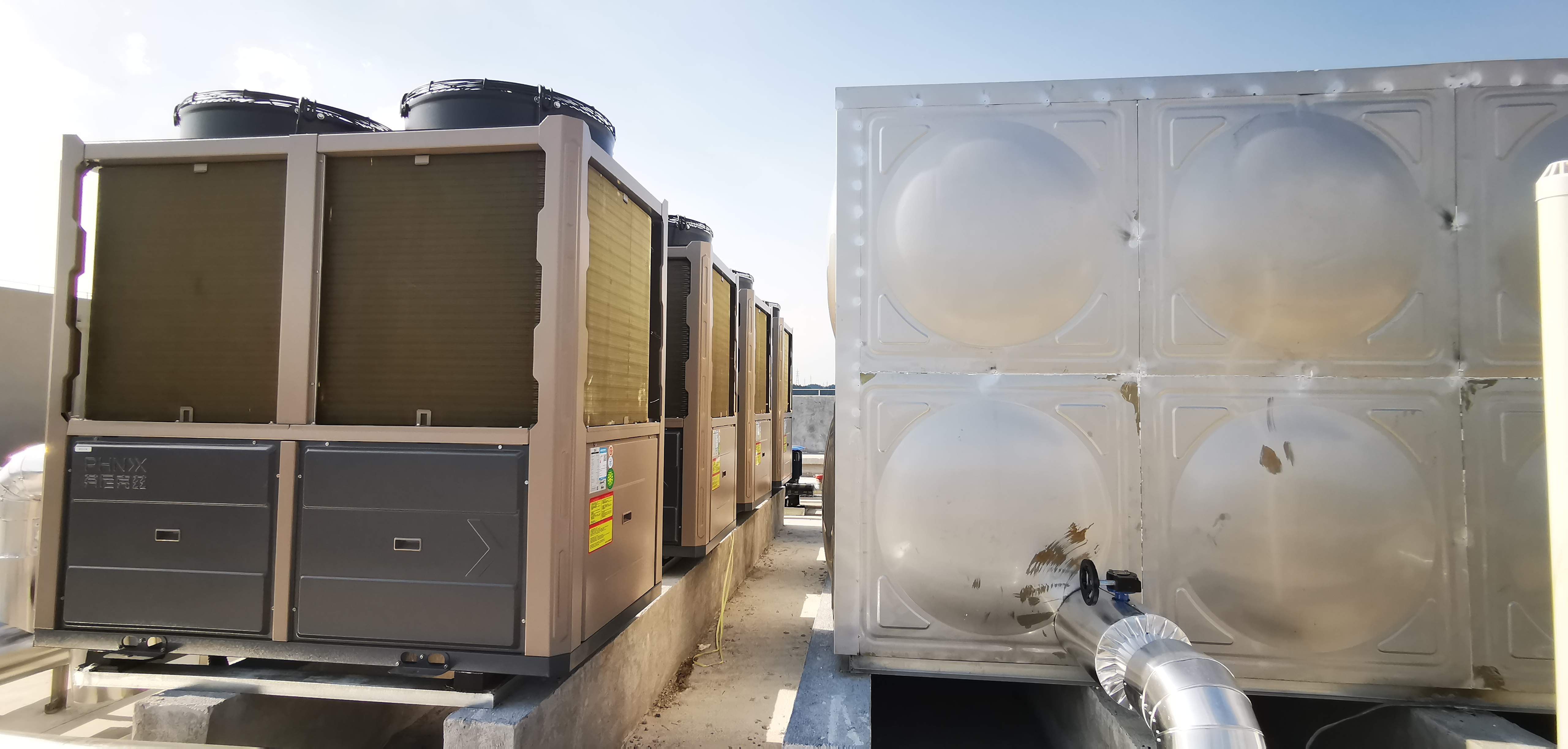 酒店用熱水是用什么設備好