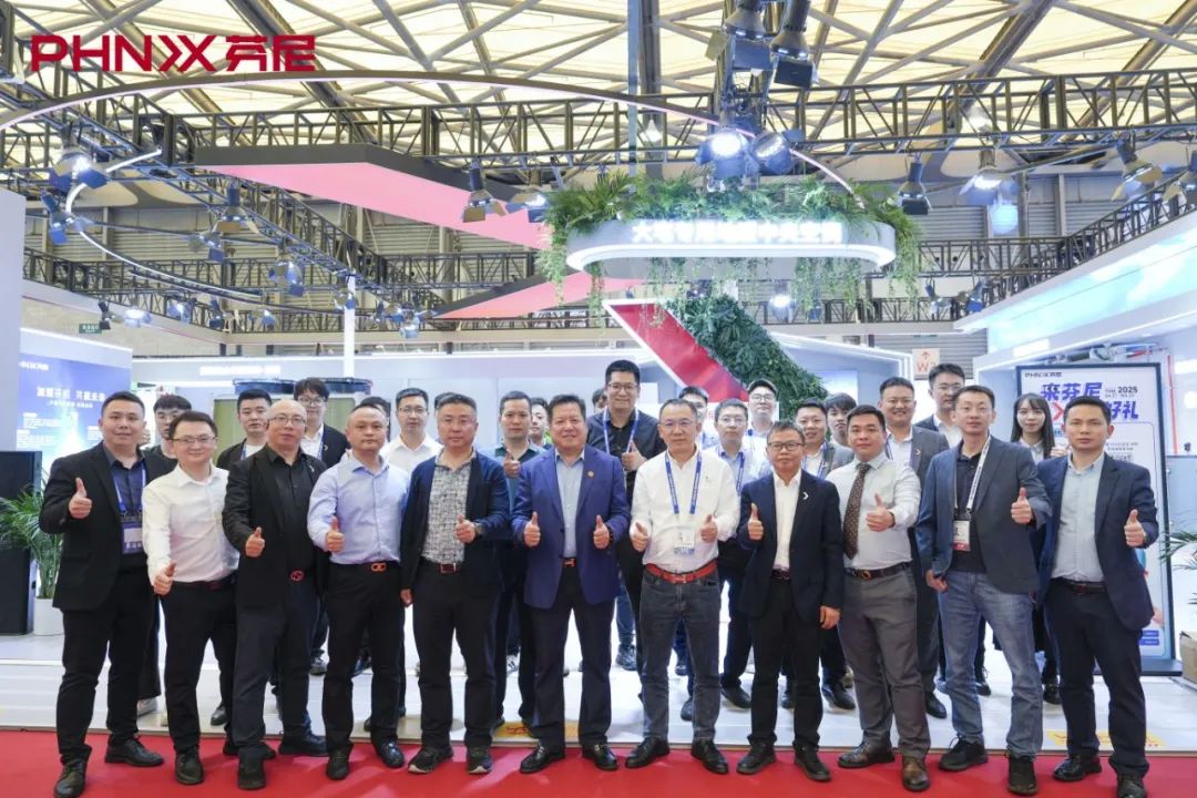 從 “中國(guó)智造” 到 “全球領(lǐng)跑”， 芬尼攜全場(chǎng)景高端熱泵方案閃耀中國(guó)制冷展