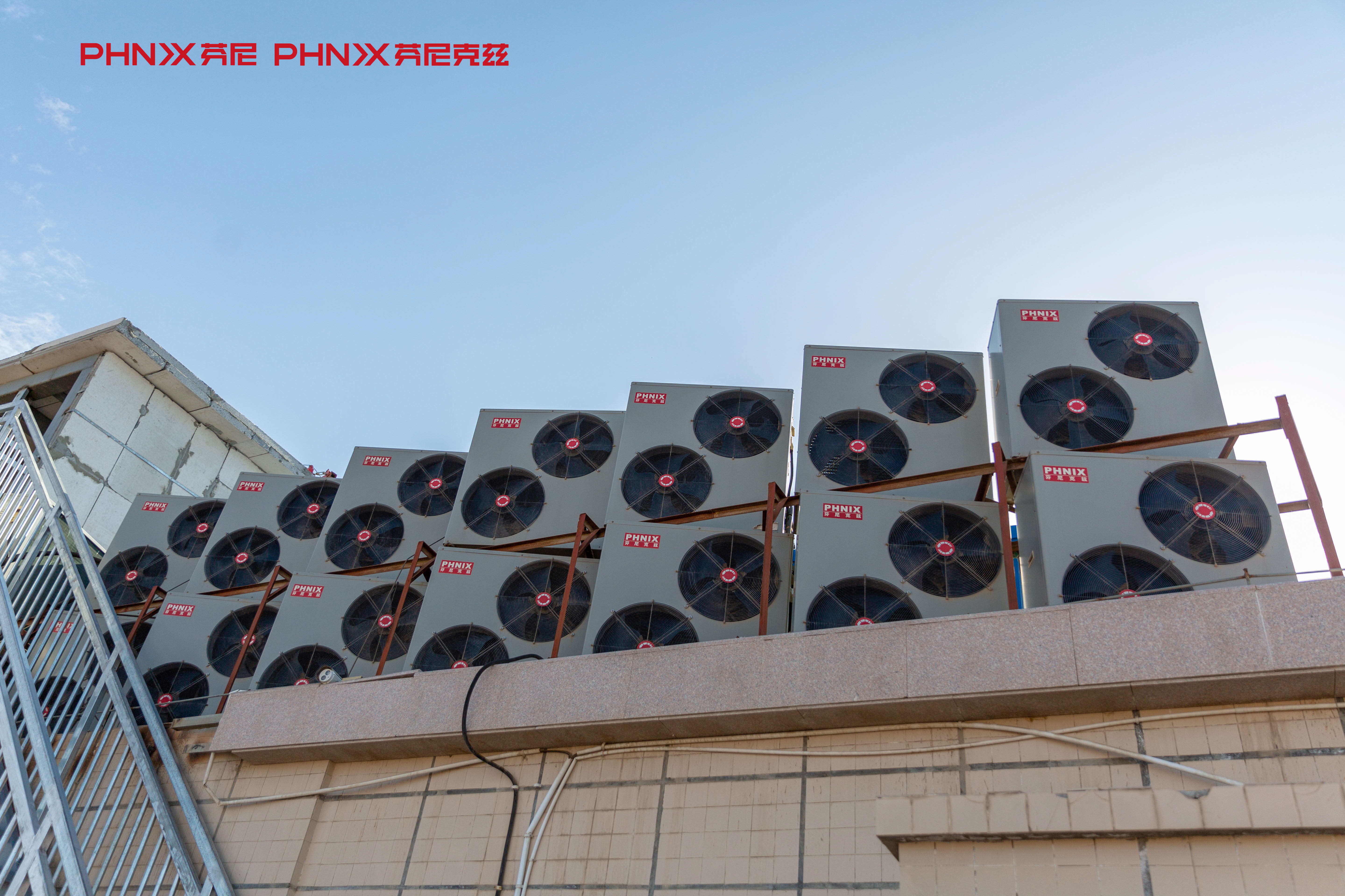 “煤改電”安裝空氣能熱泵，搭配地暖和暖氣片哪個(gè)好？